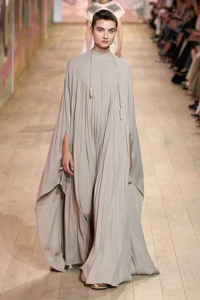 Look 25